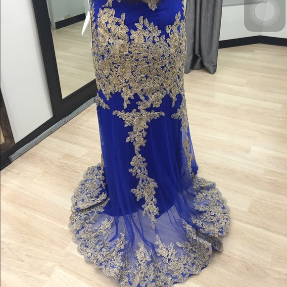 Prom/event dress Asking for 450.00 worn once - Picture 2 of 2